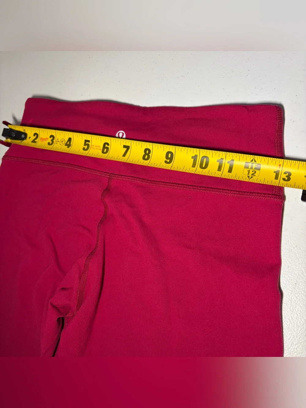 Lululemon Athletica Women's Wunder Under Cropped Leggings Red Solid Logo Size 6